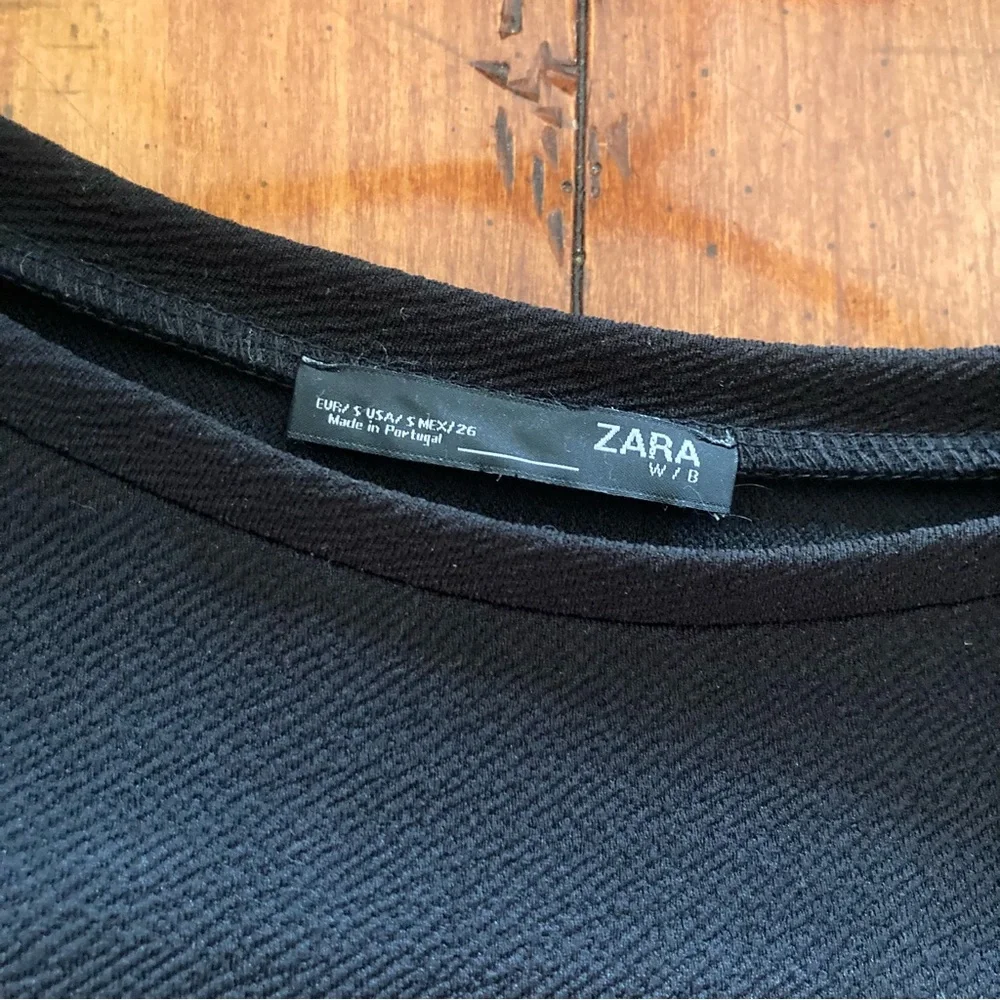Zara Floral Embroidered Black Long Sleeve Top NWOT size S - Picture 2 of 4